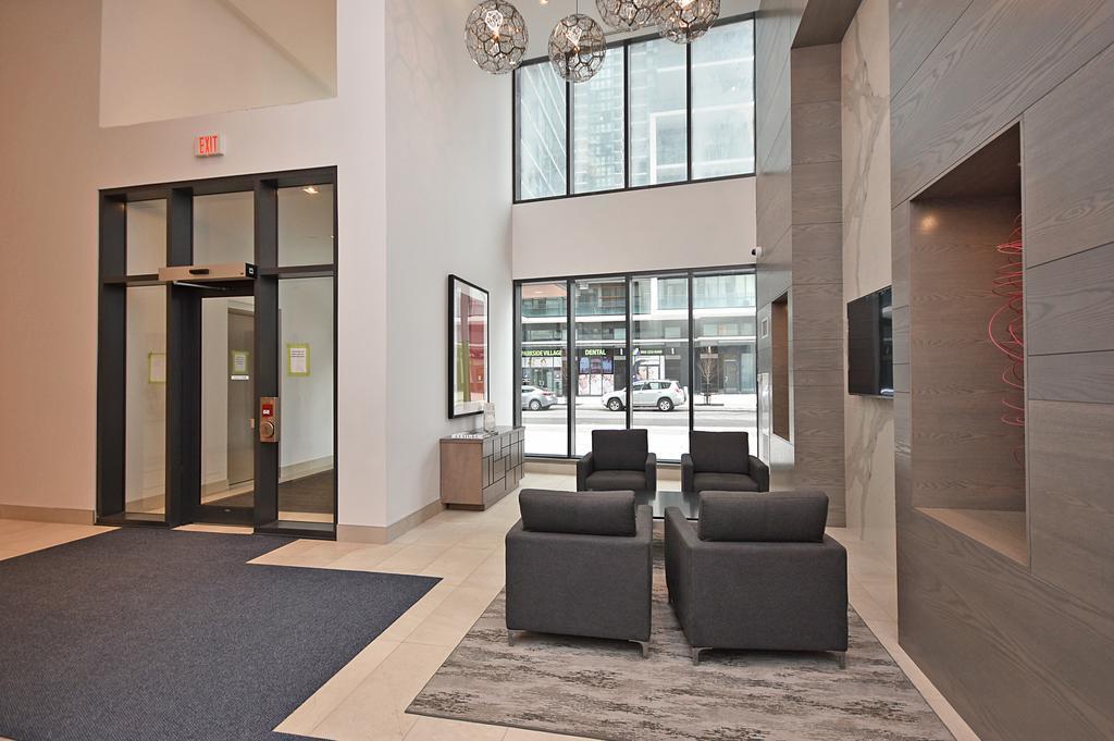 Royal Stays Furnished Apartments - Square One Mississauga Eksteriør billede