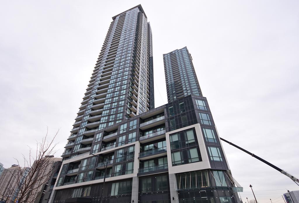 Royal Stays Furnished Apartments - Square One Mississauga Eksteriør billede