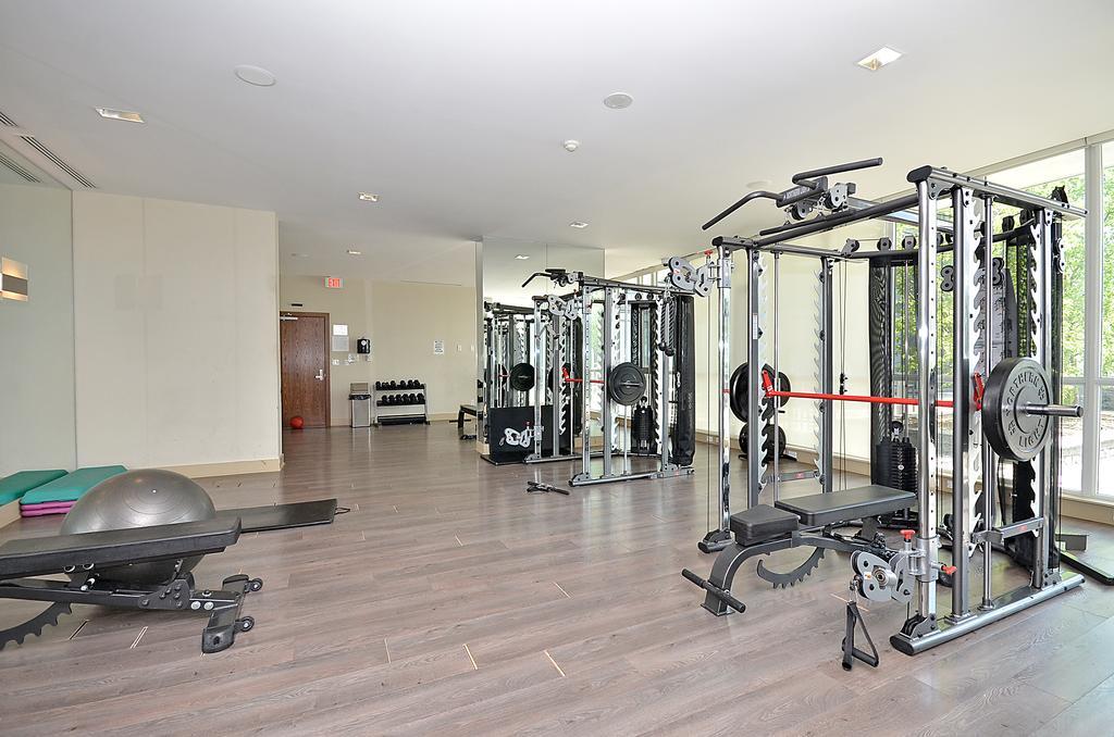 Royal Stays Furnished Apartments - Square One Mississauga Eksteriør billede