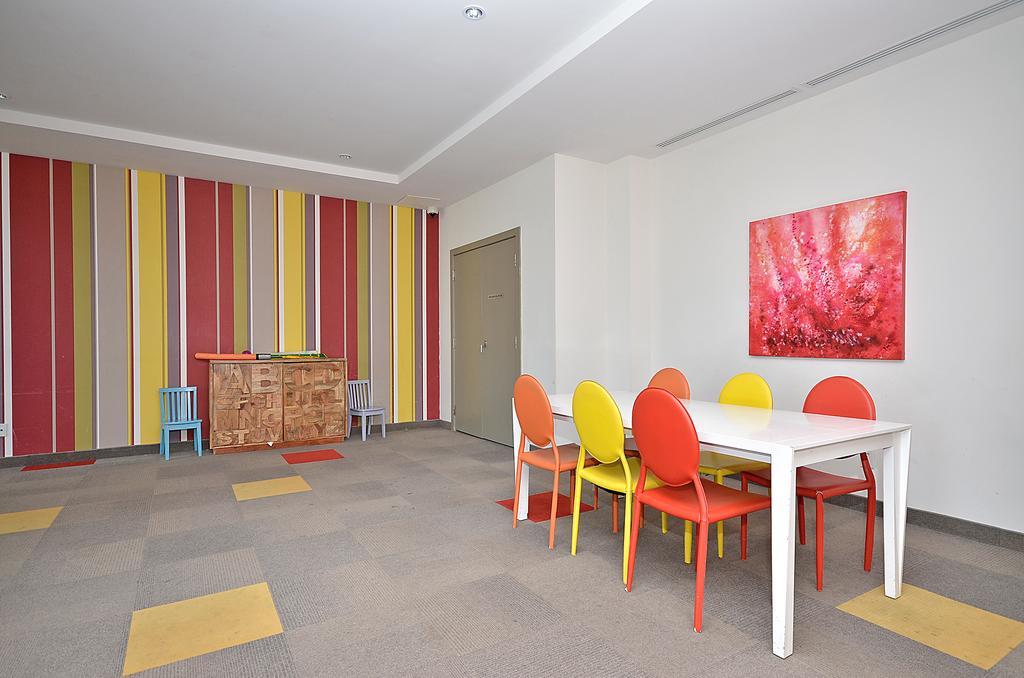Royal Stays Furnished Apartments - Square One Mississauga Eksteriør billede