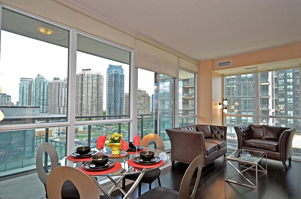 Royal Stays Furnished Apartments - Square One Mississauga Eksteriør billede