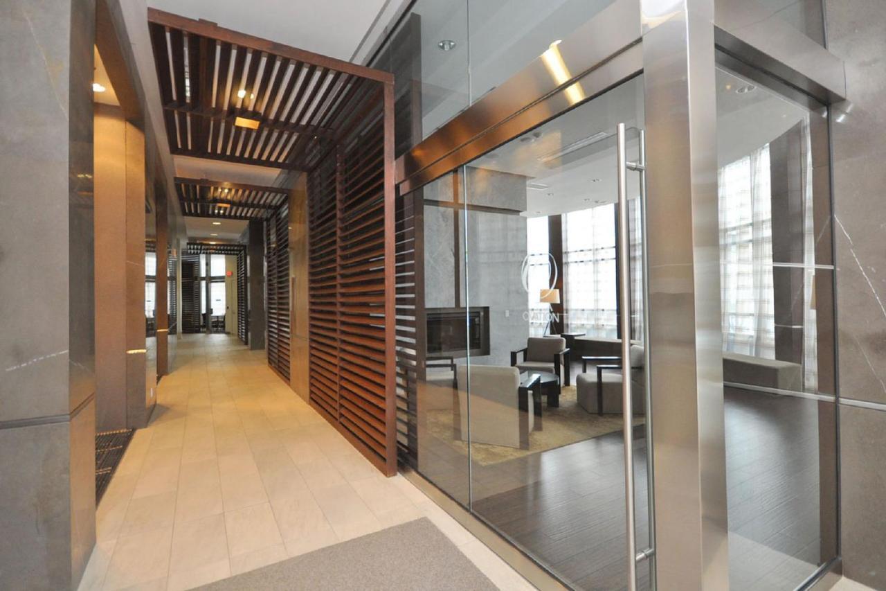Royal Stays Furnished Apartments - Square One Mississauga Eksteriør billede