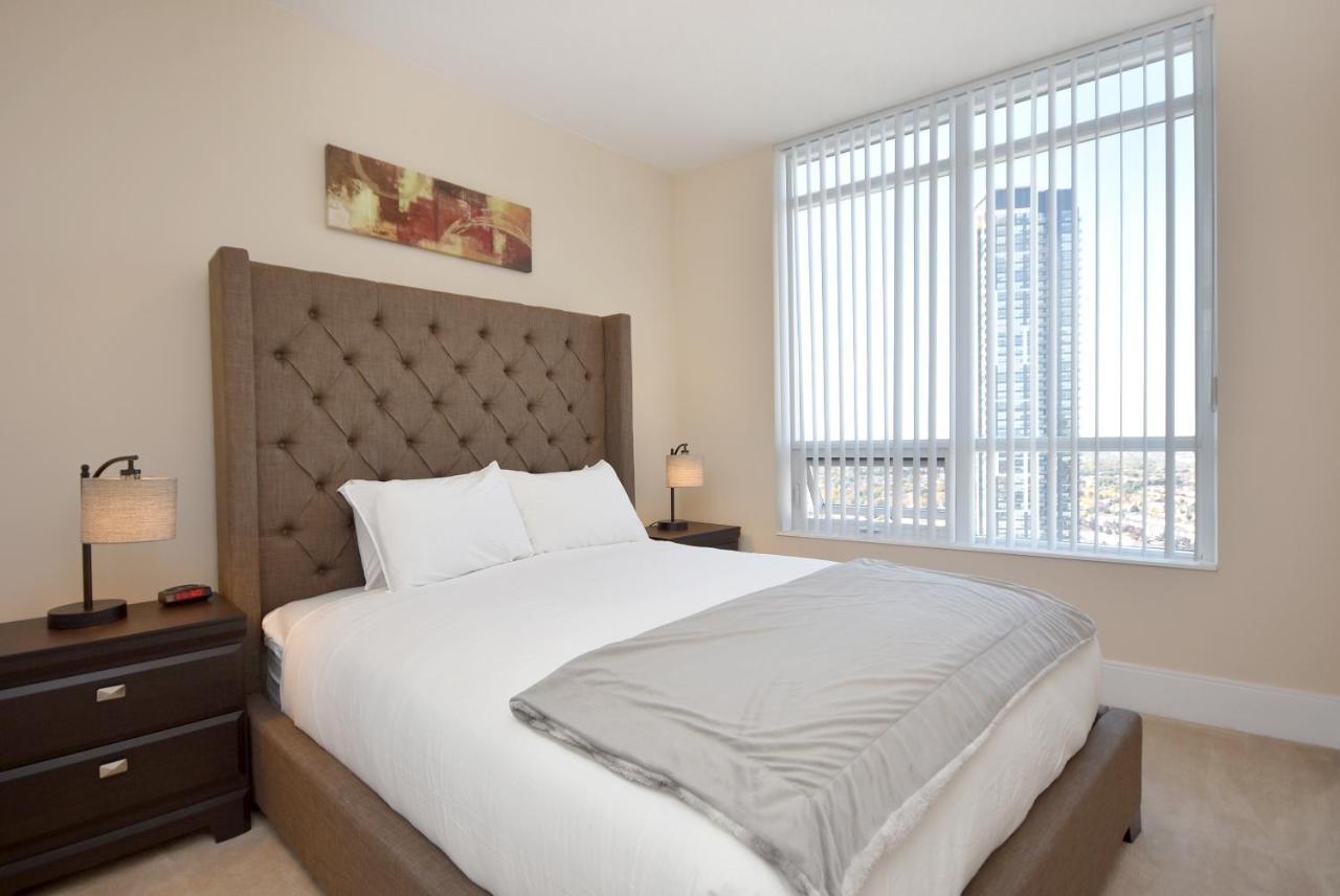 Royal Stays Furnished Apartments - Square One Mississauga Eksteriør billede