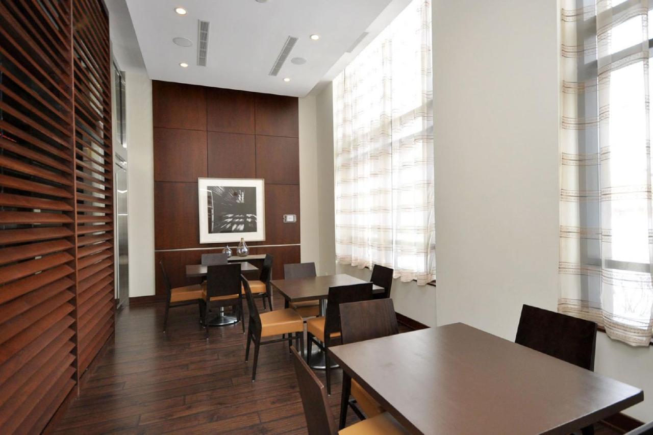 Royal Stays Furnished Apartments - Square One Mississauga Eksteriør billede
