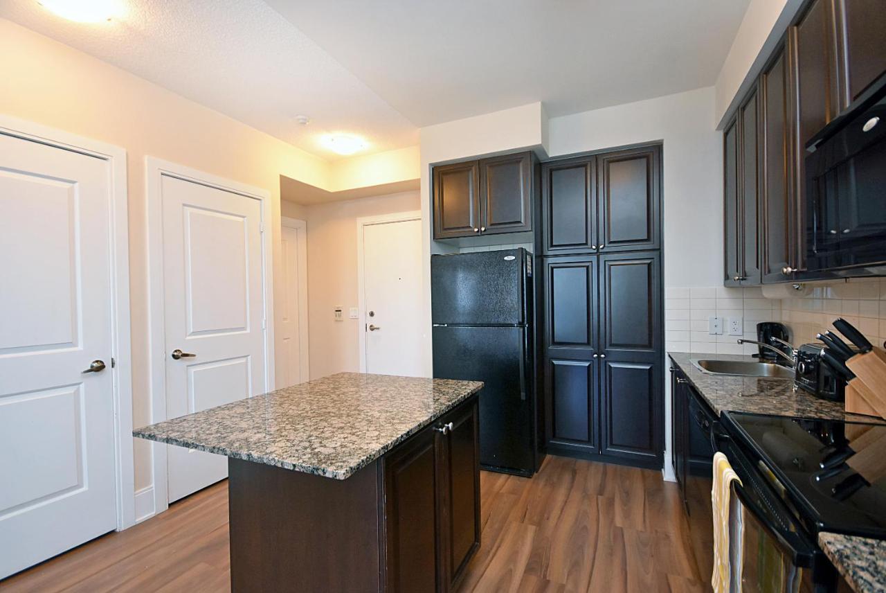 Royal Stays Furnished Apartments - Square One Mississauga Eksteriør billede