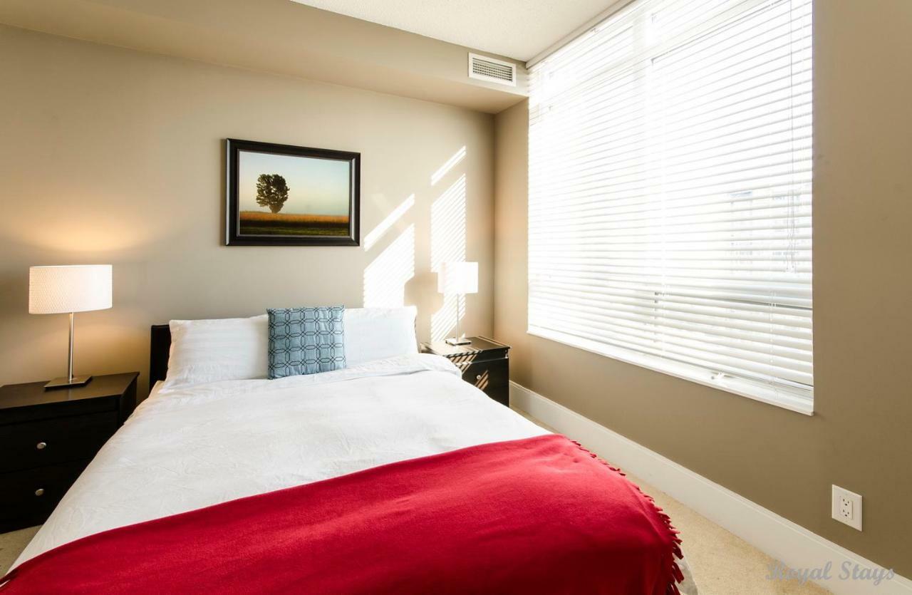 Royal Stays Furnished Apartments - Square One Mississauga Eksteriør billede