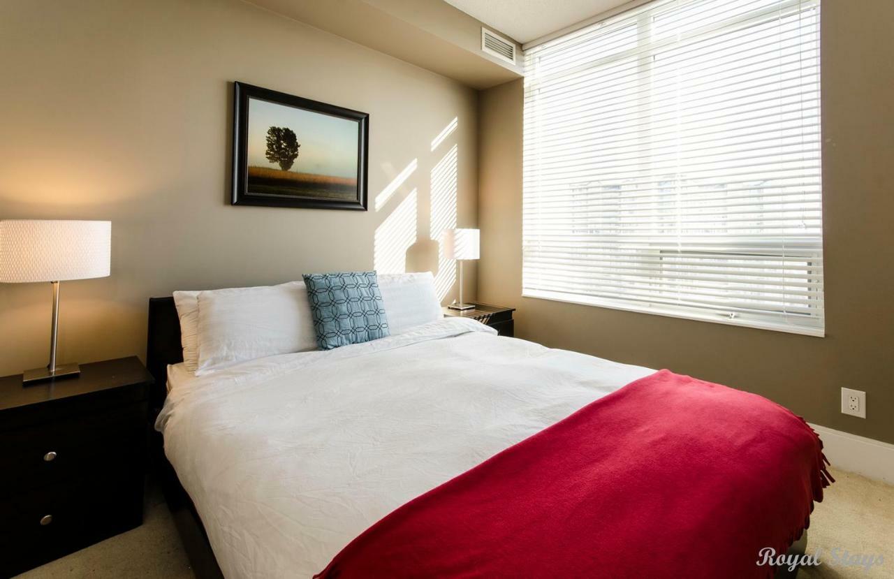 Royal Stays Furnished Apartments - Square One Mississauga Eksteriør billede